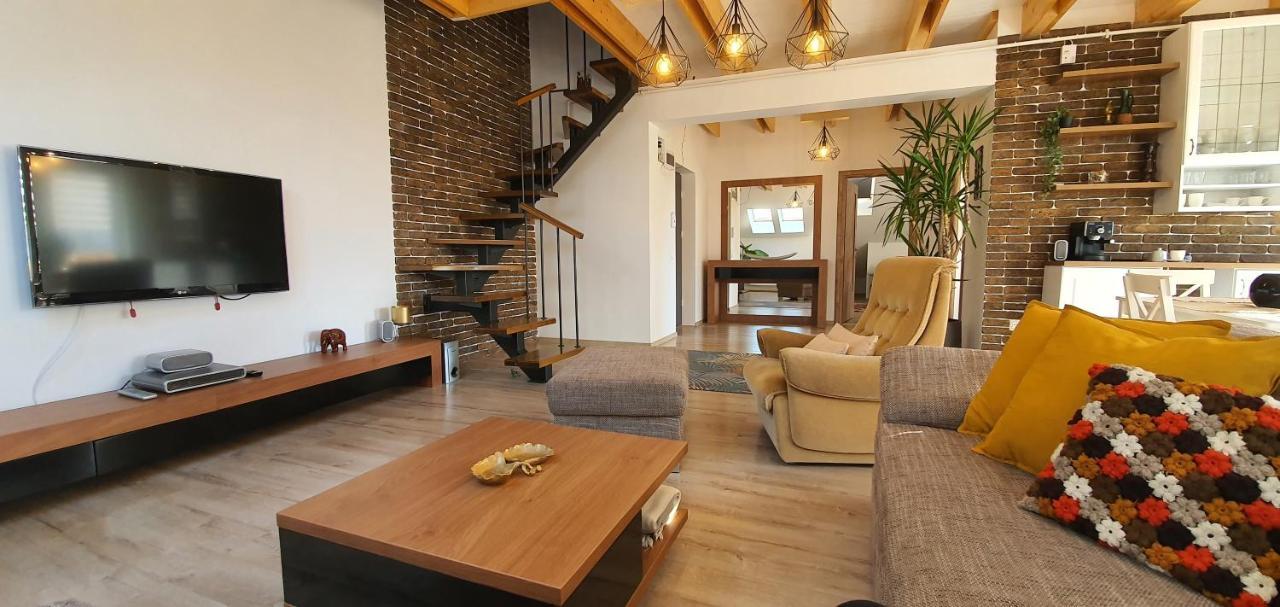 Hoobee Home & Rooftop Terrace Târgu-Mureş Esterno foto